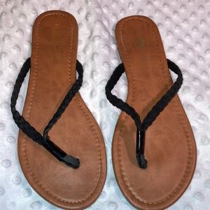 Rue 21 Etc! Women’s Size XL 9/10, flat sandal. Worn few times, like new!